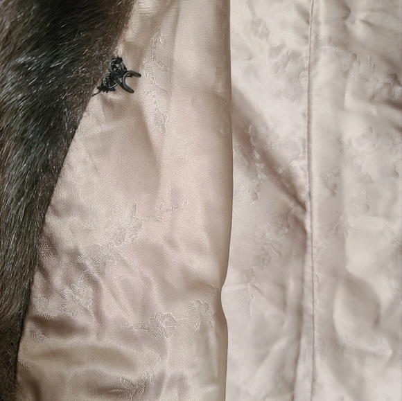 Faux Fur Cape made in USA - Picture 4 of 8